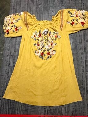 Women’s Embroidered Yellow Peasant Dress with Mexican Floral Design